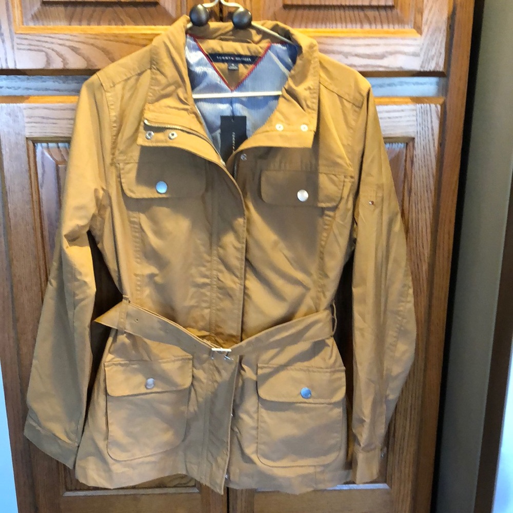 NWT Tommy Hilfiger women’s rain jacket. Size medium